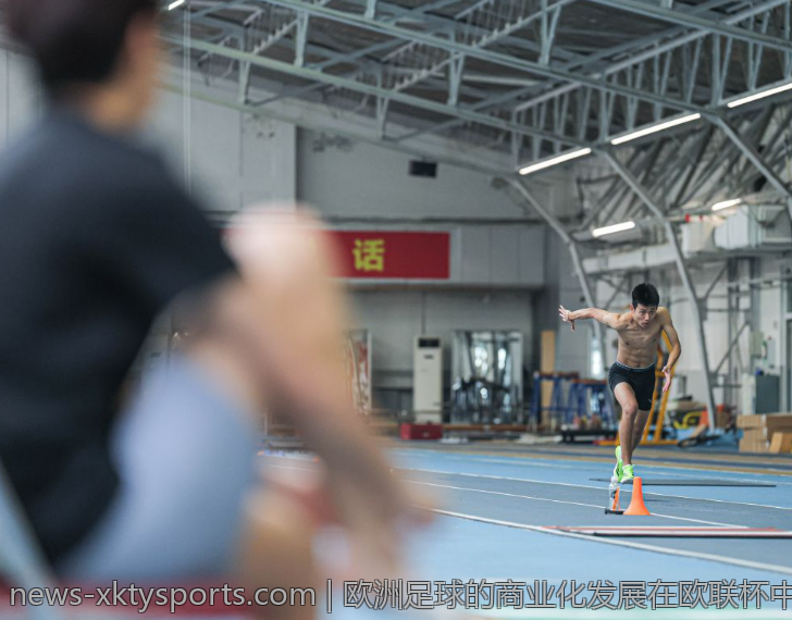 欧洲足球的商业化发展在欧联杯中的体现
